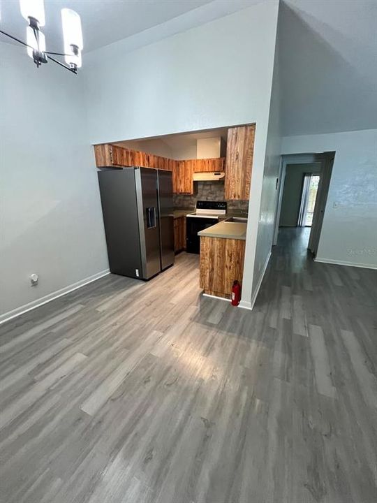 For Rent: $1,350 (2 beds, 1 baths, 820 Square Feet)