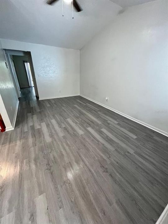 For Rent: $1,350 (2 beds, 1 baths, 820 Square Feet)