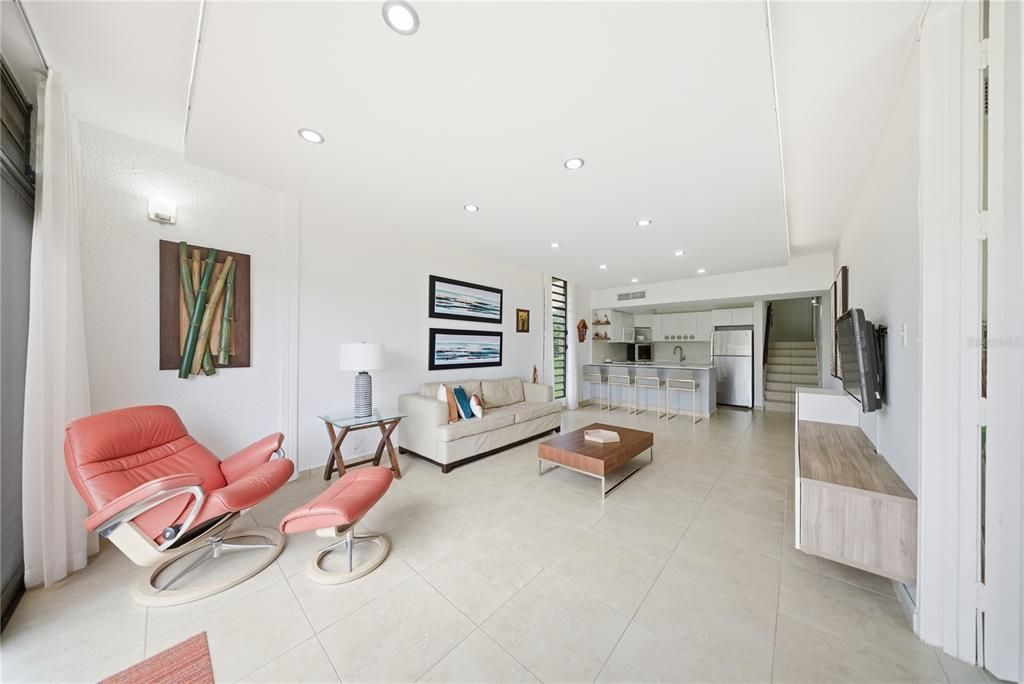 For Sale: $450,000 (3 beds, 2 baths, 1391 Square Feet)