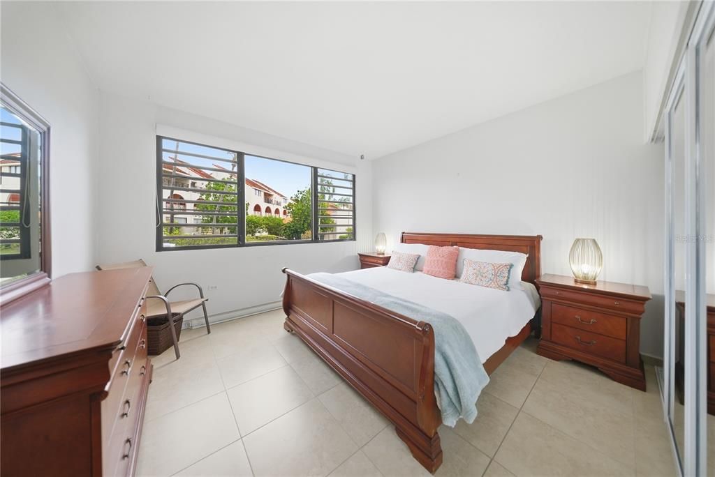 For Sale: $450,000 (3 beds, 2 baths, 1391 Square Feet)