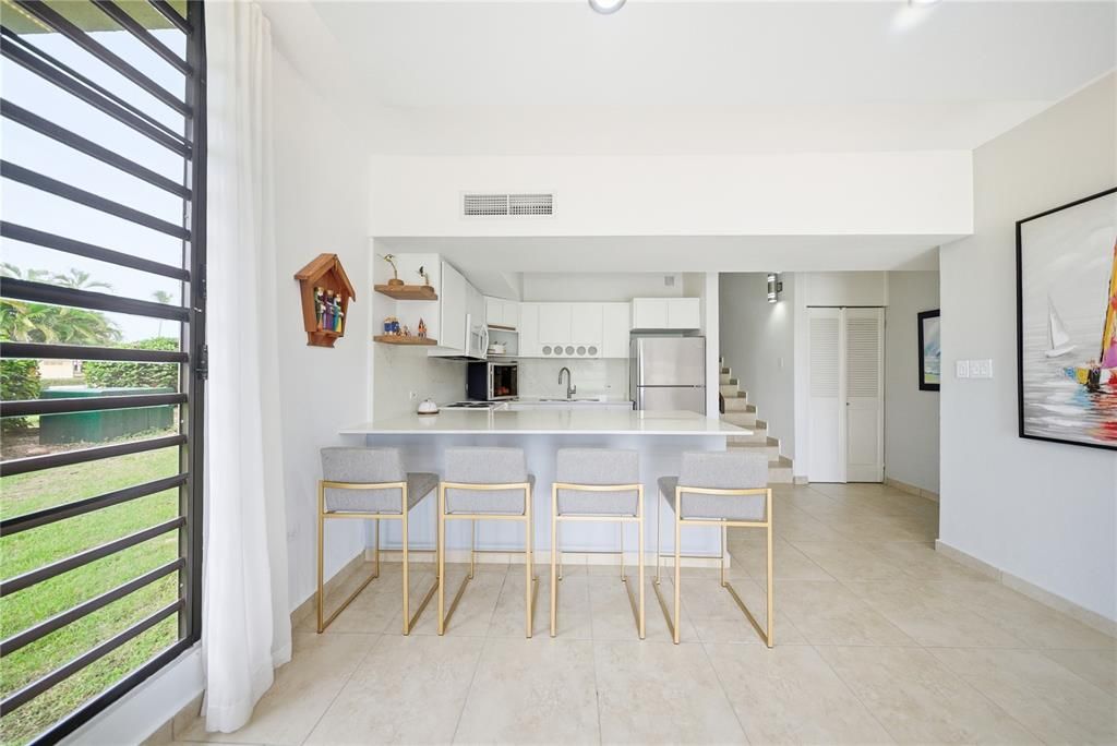 For Sale: $450,000 (3 beds, 2 baths, 1391 Square Feet)