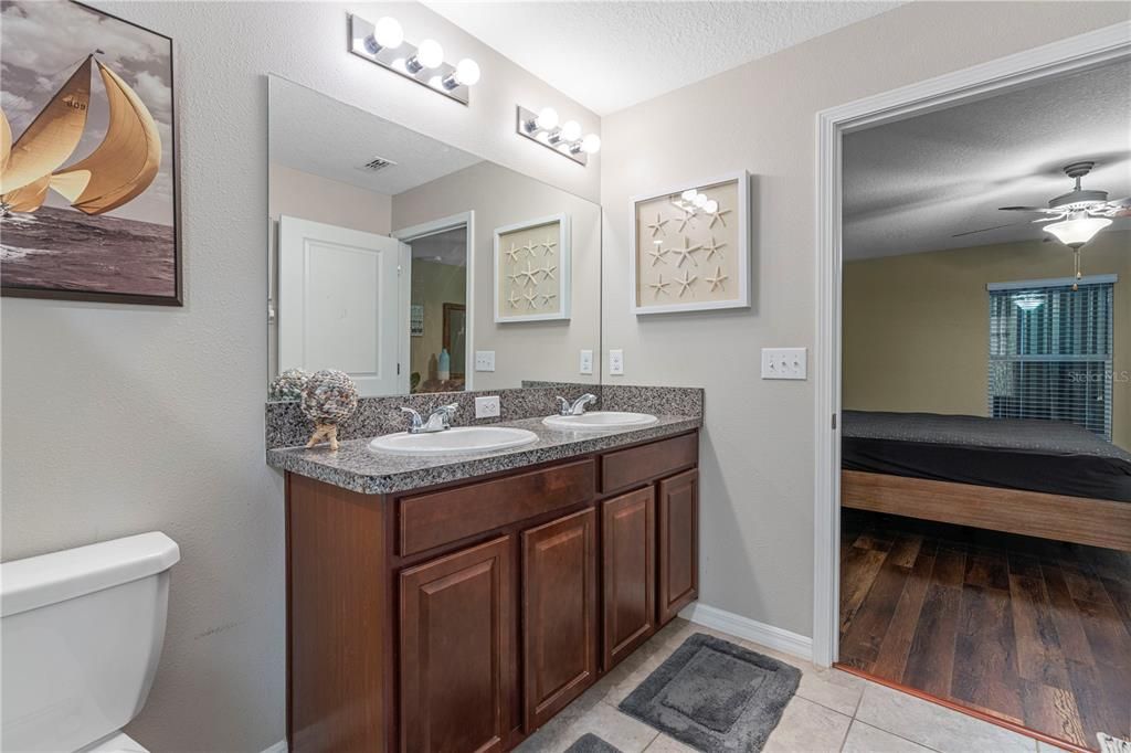 For Rent: $2,500 (3 beds, 2 baths, 1561 Square Feet)