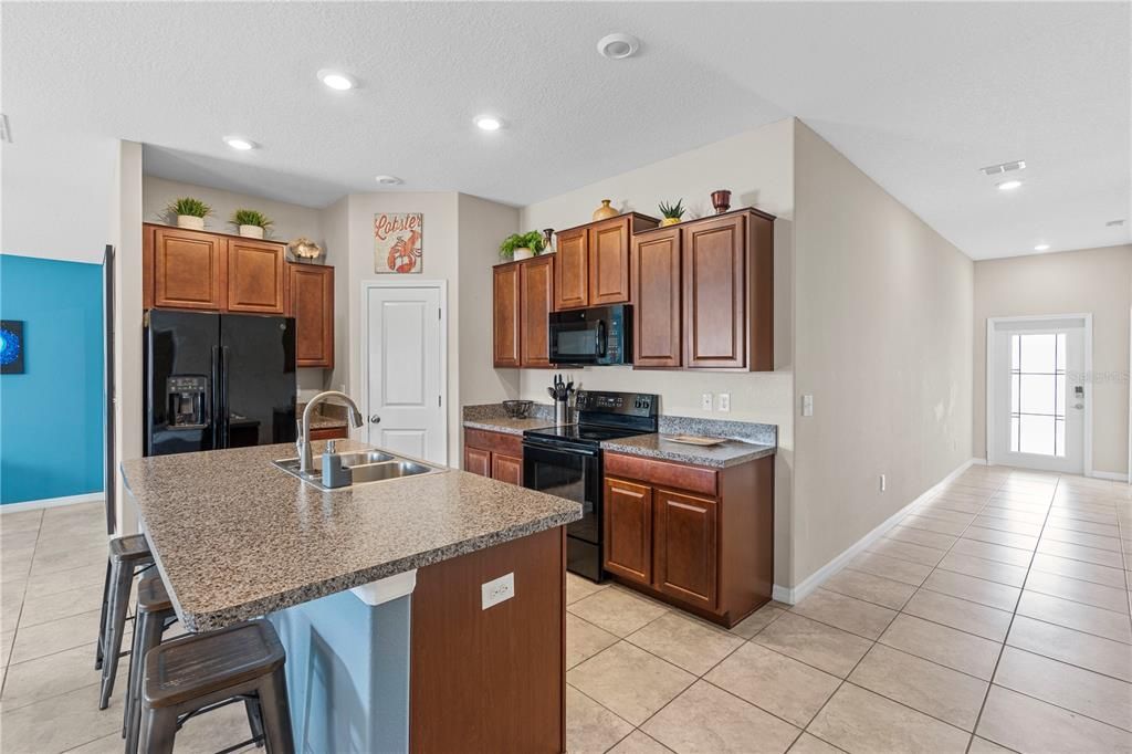 For Rent: $2,500 (3 beds, 2 baths, 1561 Square Feet)