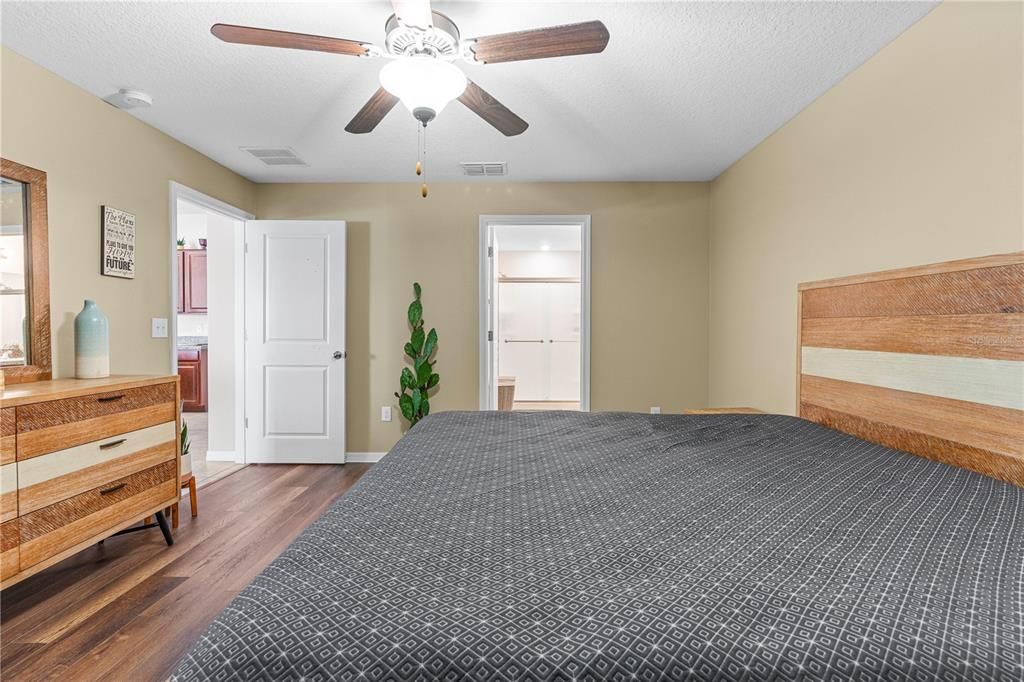 For Rent: $2,500 (3 beds, 2 baths, 1561 Square Feet)