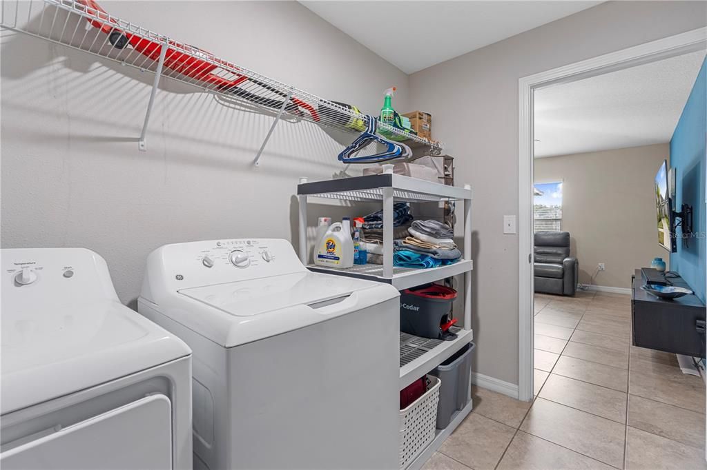 For Rent: $2,500 (3 beds, 2 baths, 1561 Square Feet)