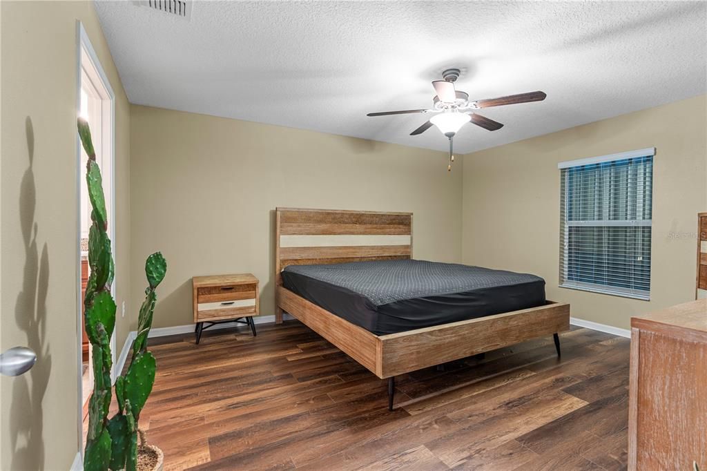 For Rent: $2,500 (3 beds, 2 baths, 1561 Square Feet)