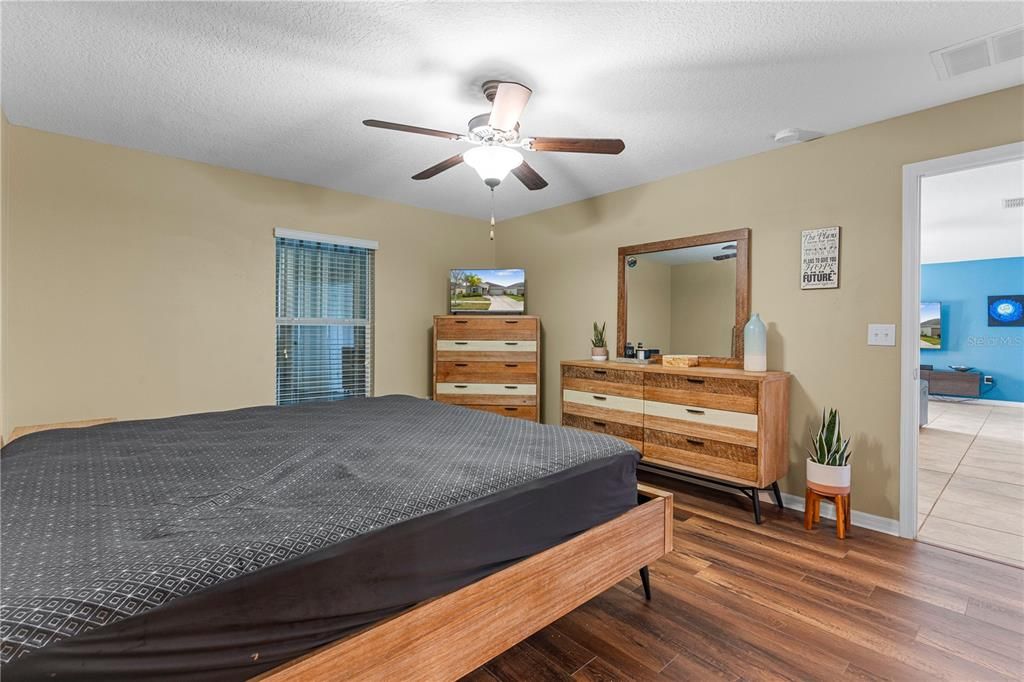 For Rent: $2,500 (3 beds, 2 baths, 1561 Square Feet)