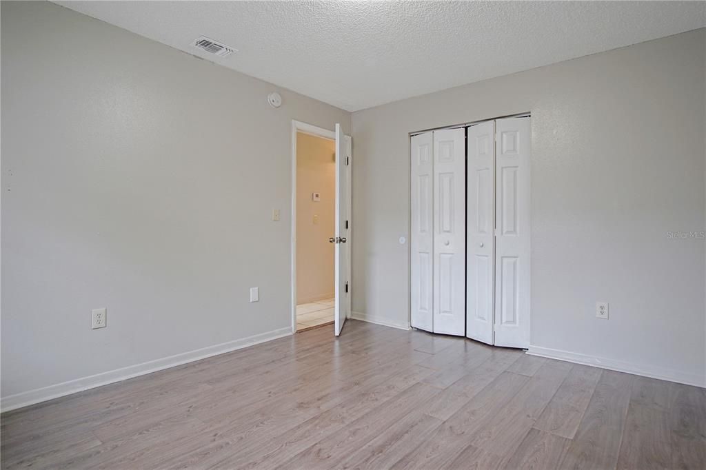 出租: $1,295 (2 贝兹, 1 浴室, 1054 平方英尺)