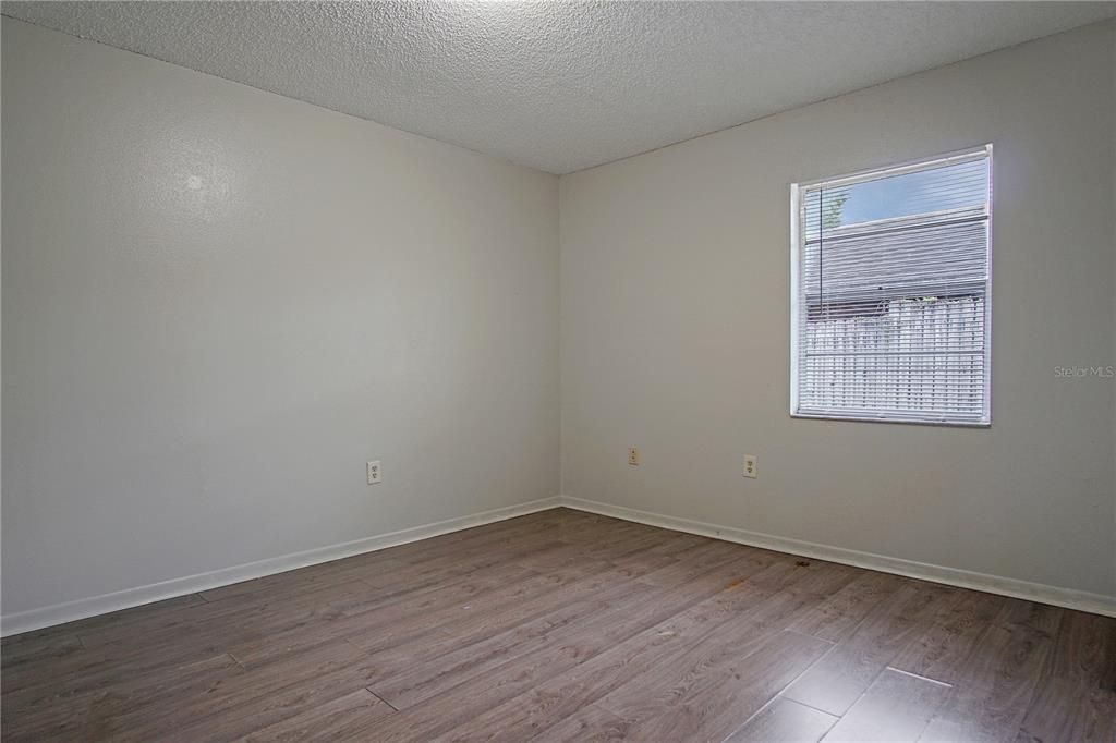 出租: $1,295 (2 贝兹, 1 浴室, 1054 平方英尺)