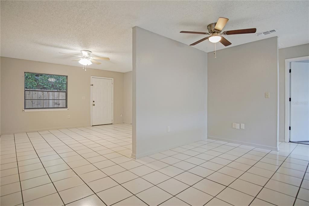 出租: $1,295 (2 贝兹, 1 浴室, 1054 平方英尺)