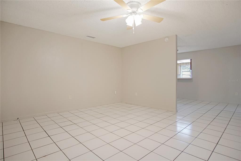 出租: $1,295 (2 贝兹, 1 浴室, 1054 平方英尺)