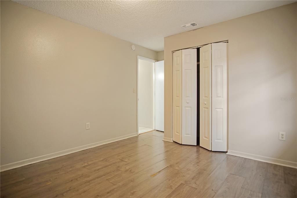 出租: $1,295 (2 贝兹, 1 浴室, 1054 平方英尺)