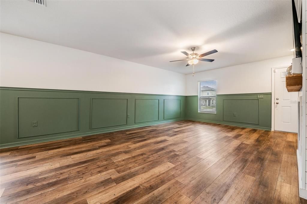 For Sale: $285,000 (3 beds, 2 baths, 1279 Square Feet)