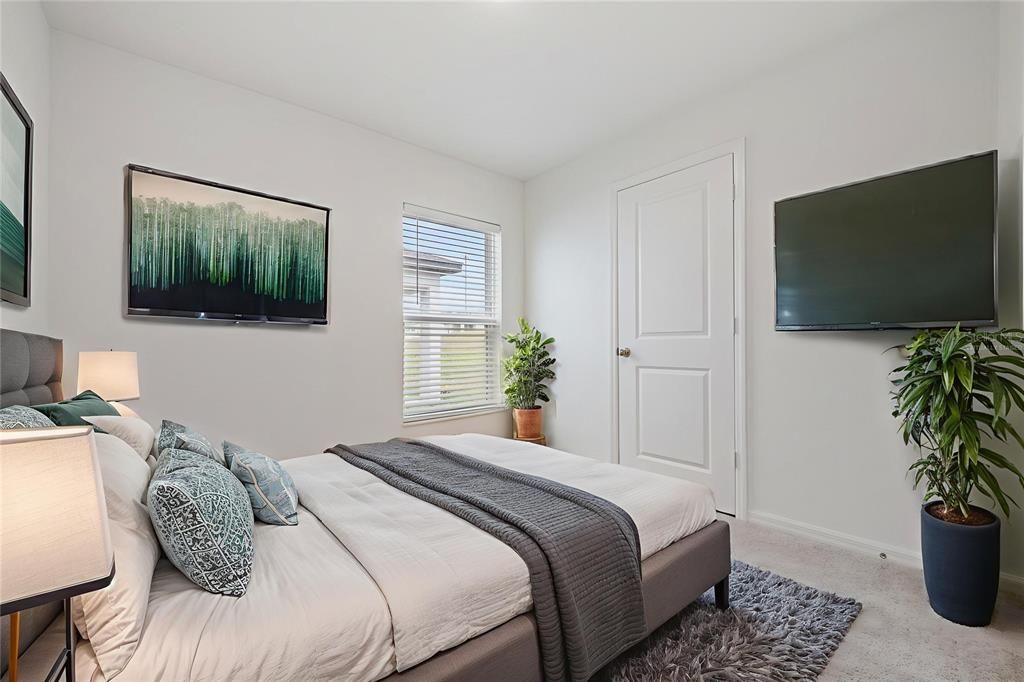 For Sale: $285,000 (3 beds, 2 baths, 1279 Square Feet)