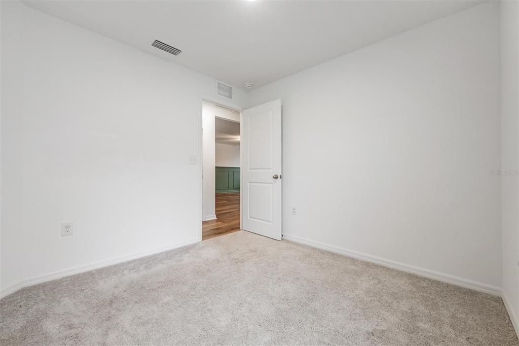 For Sale: $285,000 (3 beds, 2 baths, 1279 Square Feet)