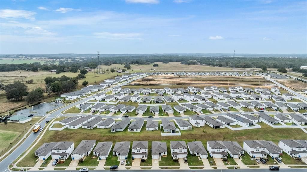 For Sale: $285,000 (3 beds, 2 baths, 1279 Square Feet)