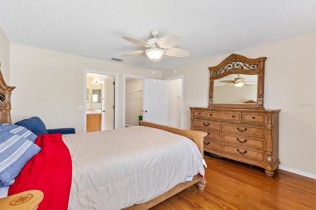 For Sale: $339,000 (3 beds, 2 baths, 1392 Square Feet)