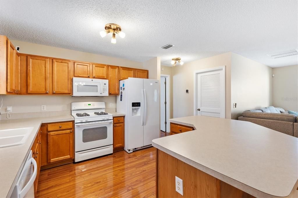 For Sale: $339,000 (3 beds, 2 baths, 1392 Square Feet)