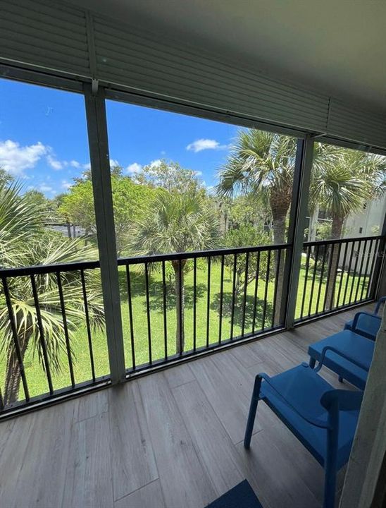 For Rent: $1,900 (2 beds, 2 baths, 930 Square Feet)