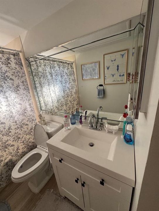 For Rent: $1,900 (2 beds, 2 baths, 930 Square Feet)