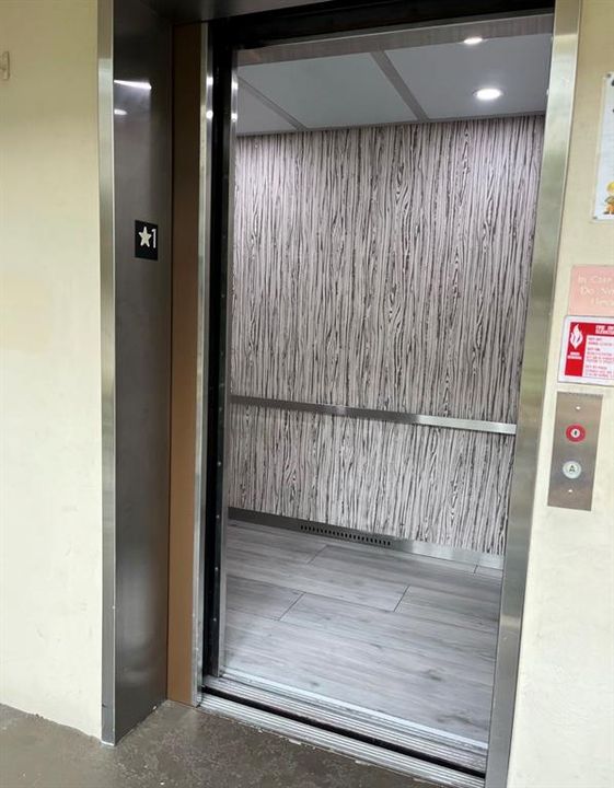 For Rent: $1,900 (2 beds, 2 baths, 930 Square Feet)