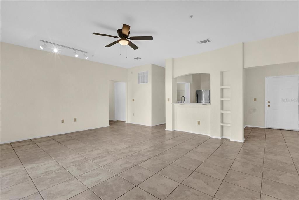 For Rent: $1,800 (2 beds, 2 baths, 1242 Square Feet)