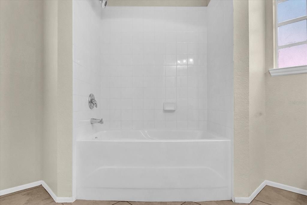 For Rent: $1,800 (2 beds, 2 baths, 1242 Square Feet)