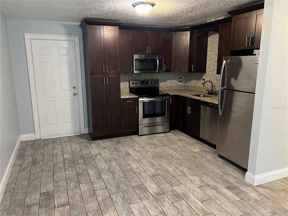 For Rent: $2,000 (3 beds, 1 baths, 850 Square Feet)