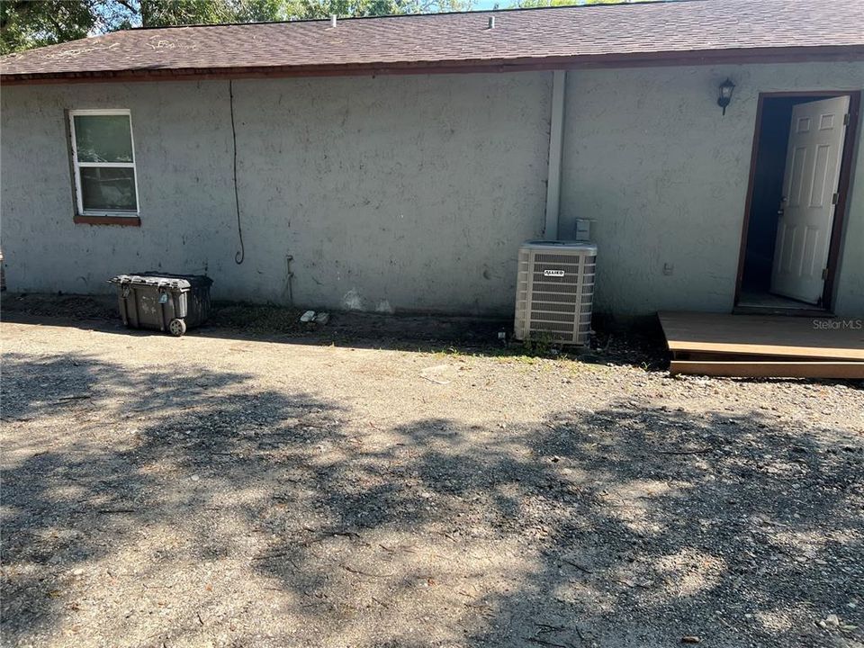 For Rent: $2,000 (3 beds, 1 baths, 850 Square Feet)