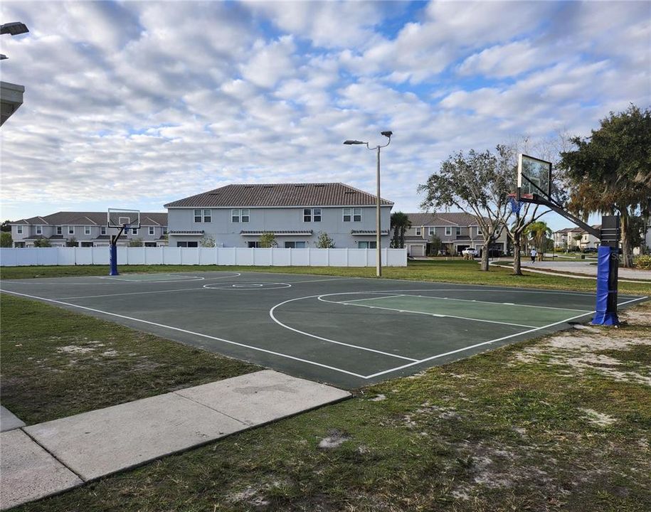 For Sale: $699,900 (5 beds, 3 baths, 4109 Square Feet)