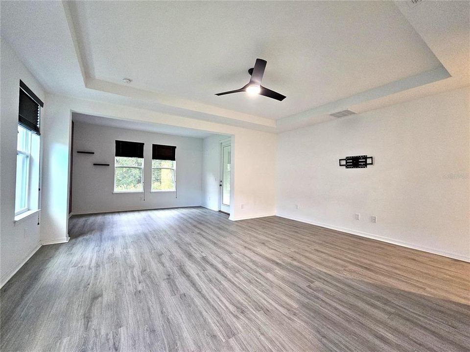 For Sale: $699,900 (5 beds, 3 baths, 4109 Square Feet)