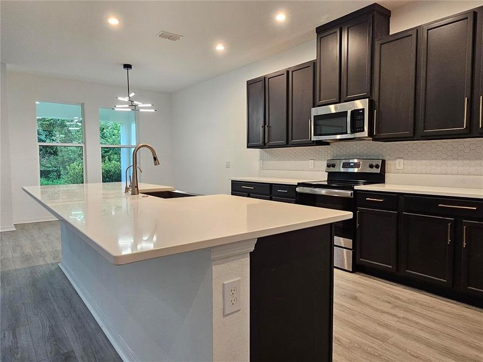 For Sale: $699,900 (5 beds, 3 baths, 4109 Square Feet)