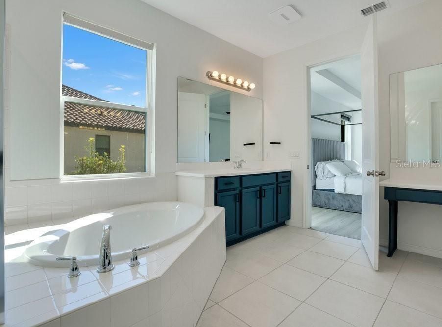 For Sale: $699,900 (5 beds, 3 baths, 4109 Square Feet)