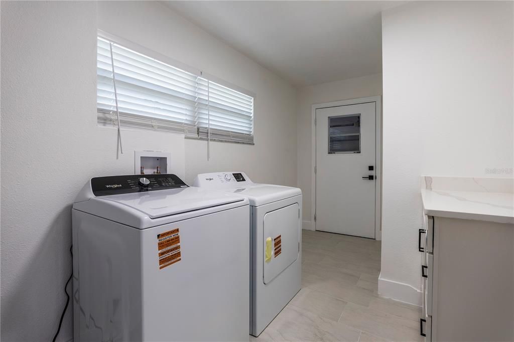 For Rent: $2,525 (3 beds, 2 baths, 1356 Square Feet)