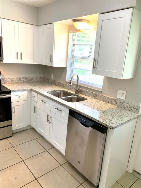 For Rent: $1,499 (2 beds, 1 baths, 800 Square Feet)