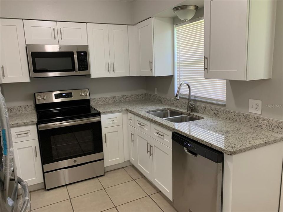 For Rent: $1,499 (2 beds, 1 baths, 800 Square Feet)