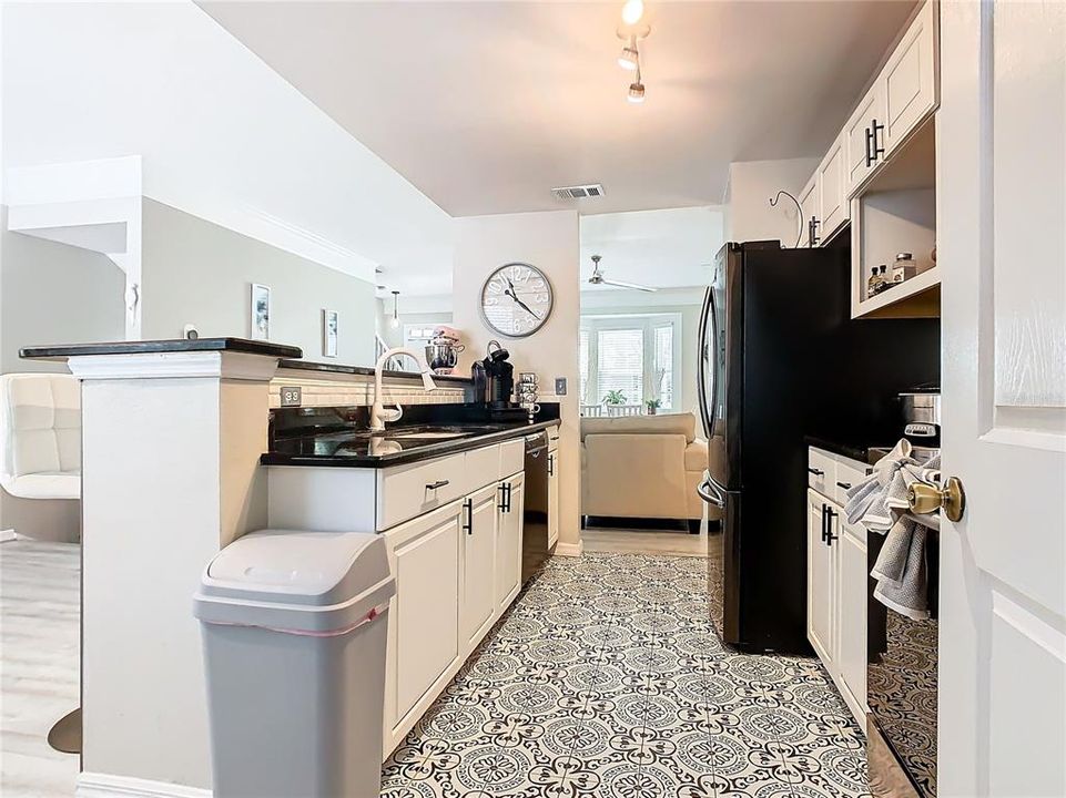 For Sale: $295,999 (2 beds, 2 baths, 1548 Square Feet)