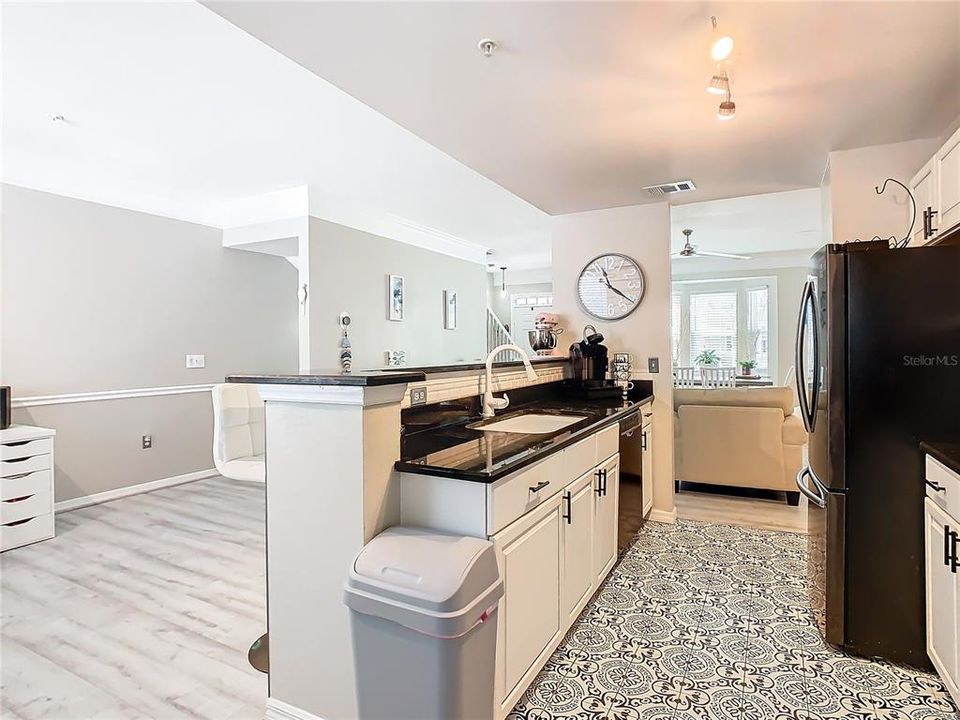 For Sale: $295,999 (2 beds, 2 baths, 1548 Square Feet)