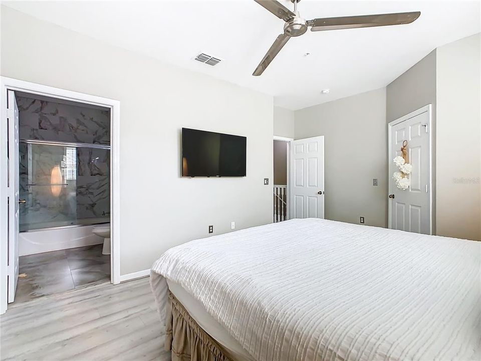 For Sale: $295,999 (2 beds, 2 baths, 1548 Square Feet)