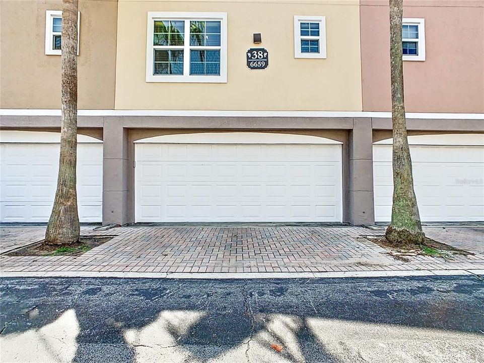 For Sale: $295,999 (2 beds, 2 baths, 1548 Square Feet)