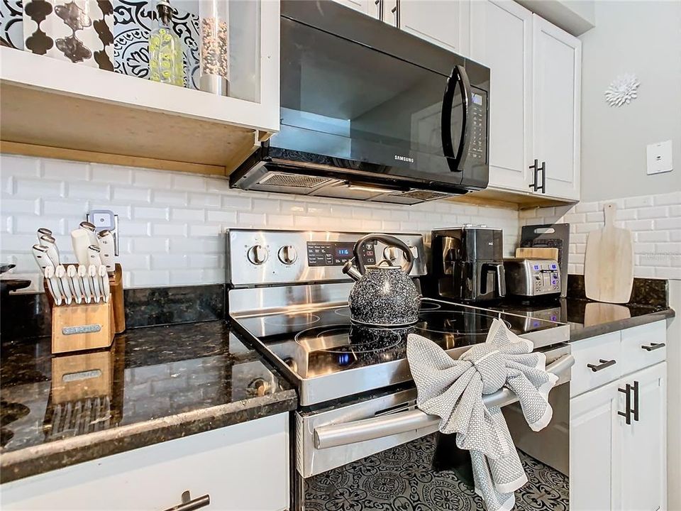 For Sale: $295,999 (2 beds, 2 baths, 1548 Square Feet)