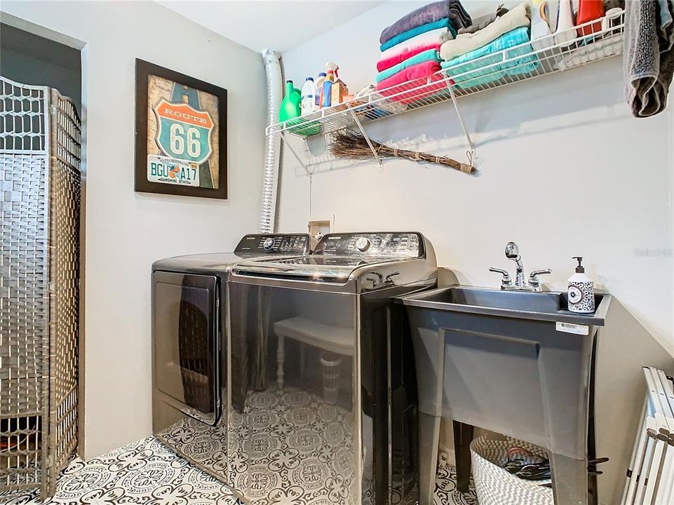 For Sale: $295,999 (2 beds, 2 baths, 1548 Square Feet)