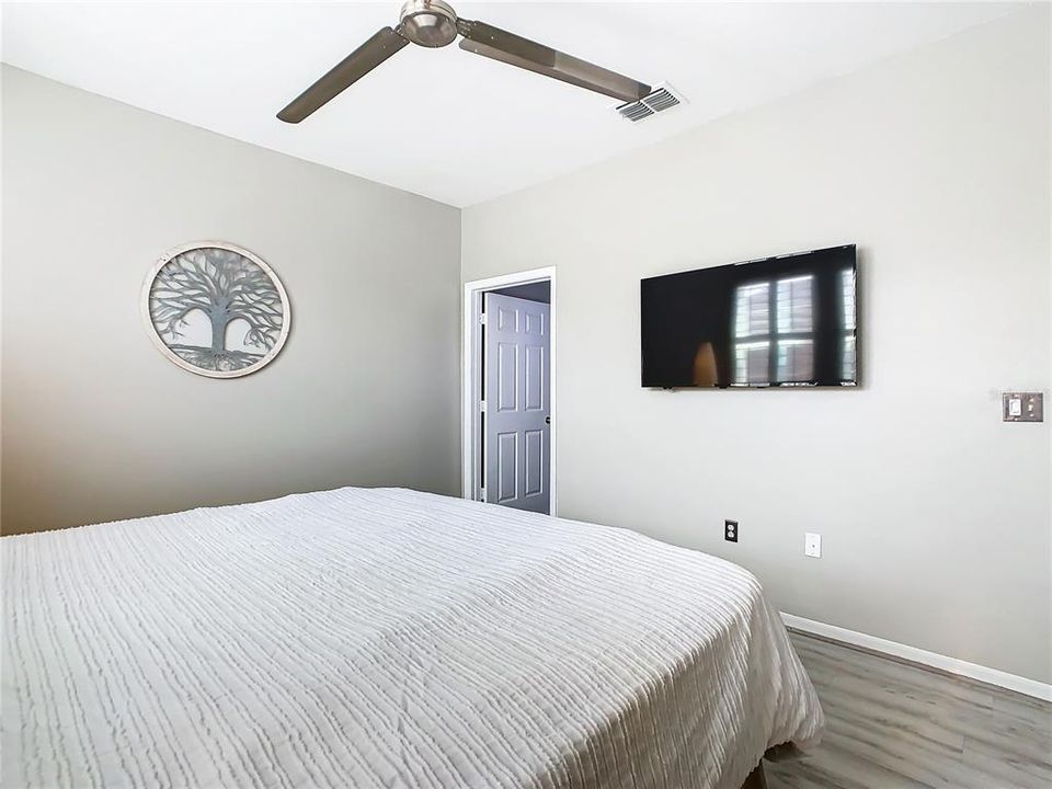 For Sale: $295,999 (2 beds, 2 baths, 1548 Square Feet)