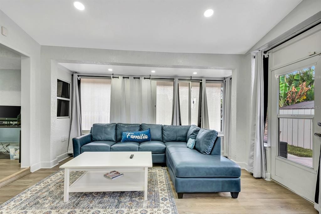 En Renta: $2,700 (3 camas, 2 baños, 1867 Pies cuadrados)