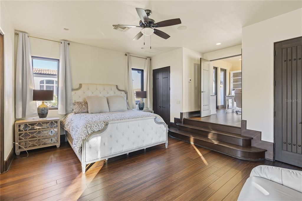 For Sale: $5,995,000 (6 beds, 6 baths, 10617 Square Feet)