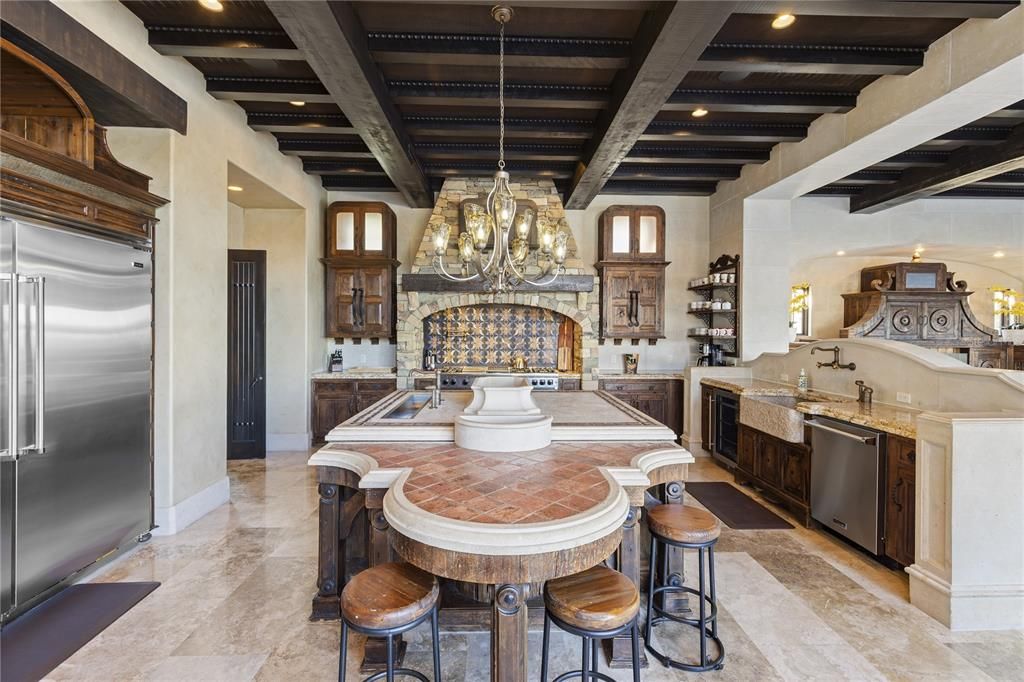 For Sale: $5,995,000 (6 beds, 6 baths, 10617 Square Feet)