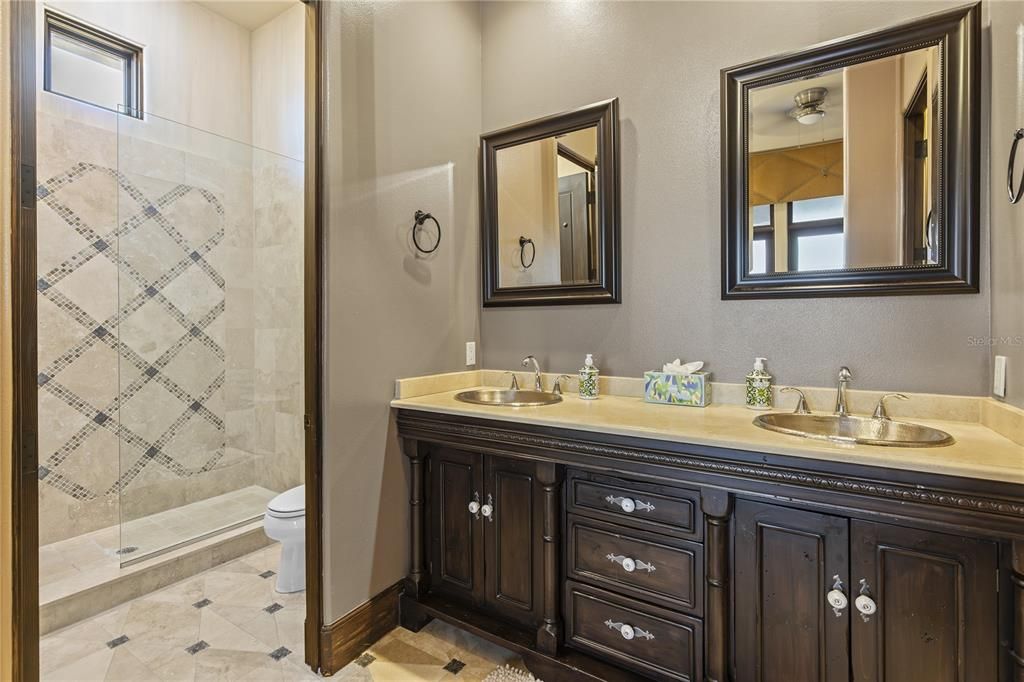 For Sale: $5,995,000 (6 beds, 6 baths, 10617 Square Feet)