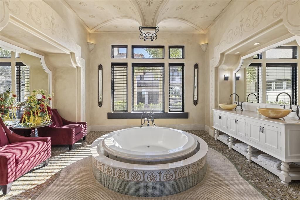 For Sale: $5,995,000 (6 beds, 6 baths, 10617 Square Feet)