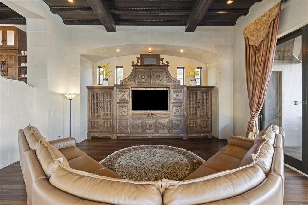 For Sale: $5,995,000 (6 beds, 6 baths, 10617 Square Feet)