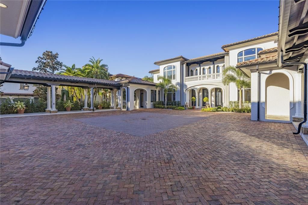 For Sale: $5,995,000 (6 beds, 6 baths, 10617 Square Feet)